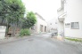 6m幅員の道路に面しておりお車の運転が苦手な方でも安心して出入りいただけます。
