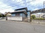 落ち着いたブルーの外観が印象的な住まい
