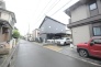 戸建てが立ち並ぶ静かな住宅街。四季折々の移り変わりを感じながら自然と楽しみ、暮らす、そんな毎日を日々の中で感じられる住環境
