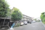 戸建てが立ち並ぶ静かな住宅街。四季折々の移り変わりを感じながら自然と楽しみ、暮らす、そんな毎日を日々の中で感じられる住環境
