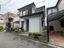 戸建てが立ち並ぶ静かな住宅街。四季折々の移り変わりを感じながら自然と楽しみ、暮らす、そんな毎日を日々の中で感じられる住環境

