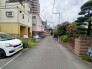 前面道路は通り抜けができないため、交通量が少なく静かな住環境です。
