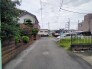 前面道路は通り抜けができないため、交通量が少なく静かな住環境です。
