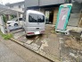 A号棟 前面道路は広く、駐車がしやすいです。駐車スペース2台分ございます。
