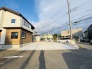 前面道路は広く、駐車がしやすいです。
