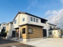 戸建てが立ち並ぶ静かな住宅街。四季折々の移り変わりを感じながら自然と楽しみ、暮らす、そんな毎日を日々の中で感じられる住環境
