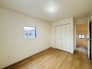 衣類の整理整頓に嬉しいクローゼット付きのお部屋。お子様のお部屋としても便利です。
