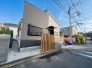 戸建てが立ち並ぶ静かな住宅街。四季折々の移り変わりを感じながら自然と楽しみ、暮らす、そんな毎日を日々の中で感じられる住環境
