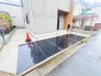 前面道路は広く、駐車がしやすいです。駐車スペース2台分ございます。
