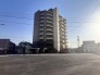 周辺には高い建物がない為、解放感があります。 20m