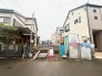 小学校やスーパーなども近く暮らしやすい住環境です。