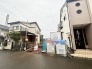 完成は11月頃を予定しております。
同仕様の建物の見学も出来ますのでお気軽にお問合せ下さい。