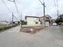 戸建てが立ち並ぶ静かな住宅街。四季折々の移り変わりを感じながら自然と楽しみ、暮らす、そんな毎日を日々の中で感じられる住環境

