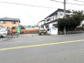 2号棟 セカンドカーや来客時にも便利なカースペース3台分ございます。
