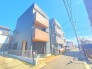 前面道路は近隣住民以外の交通がほとんど無く、静かで安全な環境が保たれやすい立地です。