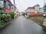 6m幅員の道路に面しておりお車の運転が苦手な方でも安心して出入りいただけます。
