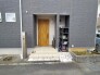 玄関はおうちの顔とも呼ばれる重要な場所！明るくスッキリと見える空間で住まう人を見送り、出迎えてくれます。
