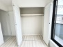 衣類の整理整頓に嬉しいクローゼット付きのお部屋。お子様のお部屋としても便利です。
