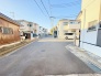 目の前の道路は車通りがなく6ｍあるので駐車もしやすいです。