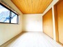 リフォーム前画像　大きな開口部から明るい光が差し込む、日中の室内の明るさがこの部屋の魅力です。


