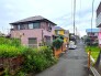 戸建てが立ち並ぶ静かな住宅街。四季折々の移り変わりを感じながら自然と楽しみ、暮らす、そんな毎日を日々の中で感じられる住環境
