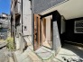 気持ちよくご家族やゲストを送迎できるスタイリッシュでスッキリとした玄関です。
