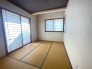 和室があるとやはりどこか心落ち着いてしまいます。客間としてもちょうど良い6帖。
