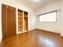 今からここを誰のお部屋にしようか、そんな洋室。大きさは6帖です。
