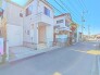 【前面道路】
周辺住民以外の交通が少なく、安全で閑静な住環境が保たれやすい立地です。