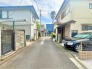 戸建てが立ち並ぶ静かな住宅街。四季折々の移り変わりを感じながら自然と楽しみ、暮らす、そんな毎日を日々の中で感じられる住環境
