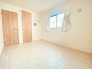 衣類の整理整頓に嬉しいクローゼット付きのお部屋。お子様のお部屋としても便利です。
