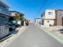 6m幅員の道路に面しておりお車の運転が苦手な方でも安心して出入りいただけます。
 10m