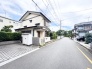 6.2m幅員の道路に面しておりお車の運転が苦手な方でも安心して出入りいただけます。