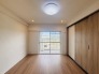 今からここを誰のお部屋にしようか、そんな洋室。大きさは6.5帖です。
