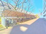 敷地内に屋根付きの駐輪場あり。