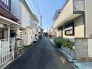 戸建てが立ち並ぶ静かな住宅街。四季折々の移り変わりを感じながら自然と楽しみ、暮らす、そんな毎日を日々の中で感じられる住環境
