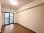 今からここを誰のお部屋にしようか、そんな洋室。大きさは5.5帖です。
