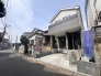 戸建てが立ち並ぶ静かな住宅街。四季折々の移り変わりを感じながら自然と楽しみ、暮らす、そんな毎日を日々の中で感じられる住環境
