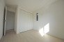 衣類の整理整頓に嬉しいクローゼット付きのお部屋。お子様のお部屋としても便利です。

