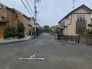 戸建てが立ち並ぶ静かな住宅街。四季折々の移り変わりを感じながら自然と楽しみ、暮らす、そんな毎日を日々の中で感じられる住環境
