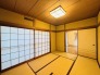 和室があるとやはりどこか心落ち着いてしまいます。客間としてもちょうど良い6帖。
