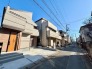 住宅が立ち並び、閑静な住環境です。 10m