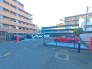 マンションの敷地内に駐車場あり！