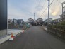 戸建てが立ち並ぶ静かな住宅街。四季折々の移り変わりを感じながら自然と楽しみ、暮らす、そんな毎日を日々の中で感じられる住環境

