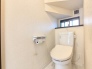 トイレは１階と２階にそれぞれ設置されております。