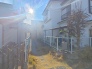 通りから入ったプライベート空間で落ち着いた雰囲気でお住いになる。
敷地部分でお子様の遊ぶスペースや駐車スペースに活用できます。
