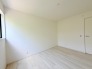 今からここを誰のお部屋にしようか、そんな洋室。大きさは6.0帖です。
