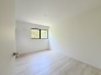 今からここを誰のお部屋にしようか、そんな洋室。大きさは6.0帖です。
