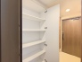 廊下部分にも収納がございます。
他にも収納スペースがしっかり確保されており、片付け上手なお家となっております。