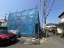 戸建てが立ち並ぶ静かな住宅街。四季折々の移り変わりを感じながら自然と楽しみ、暮らす、そんな毎日を日々の中で感じられる住環境
